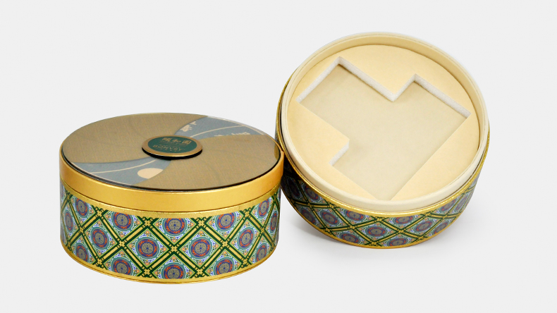 round gift box packaging.jpg